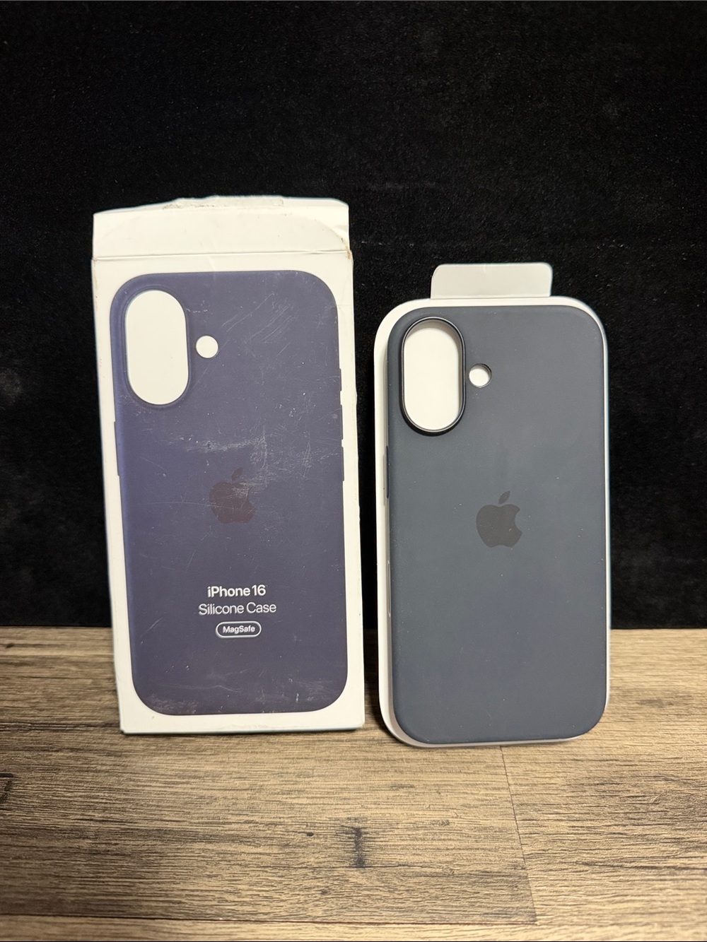 Authentic// NWT Apple iPhone 16 Silicone Case & MagSafe - Black